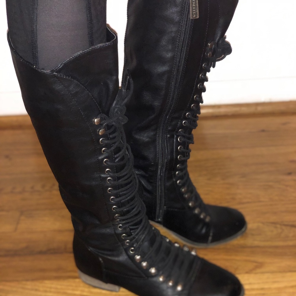 Breckelle’s Faux Leather Lace Up Boots